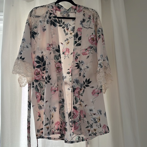 Satin floral lace trimmed robe - Picture 1 of 7